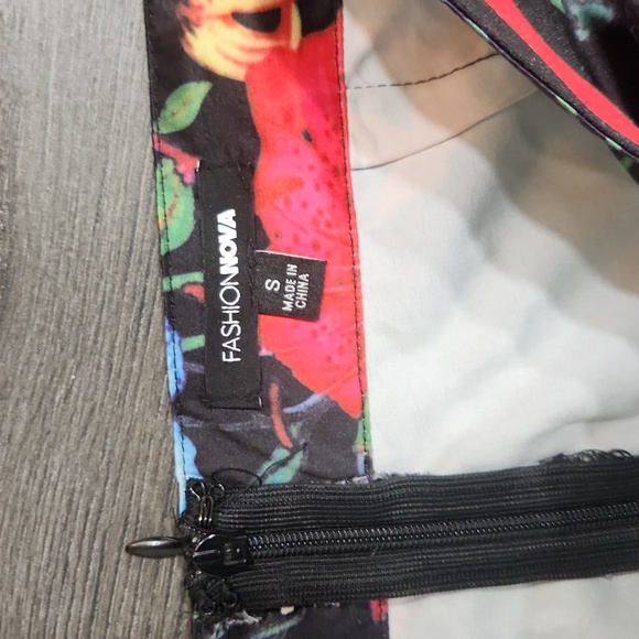 Fashion Nova Black Floral 2 piece pants  with crop top size S - Picture 7 of 11